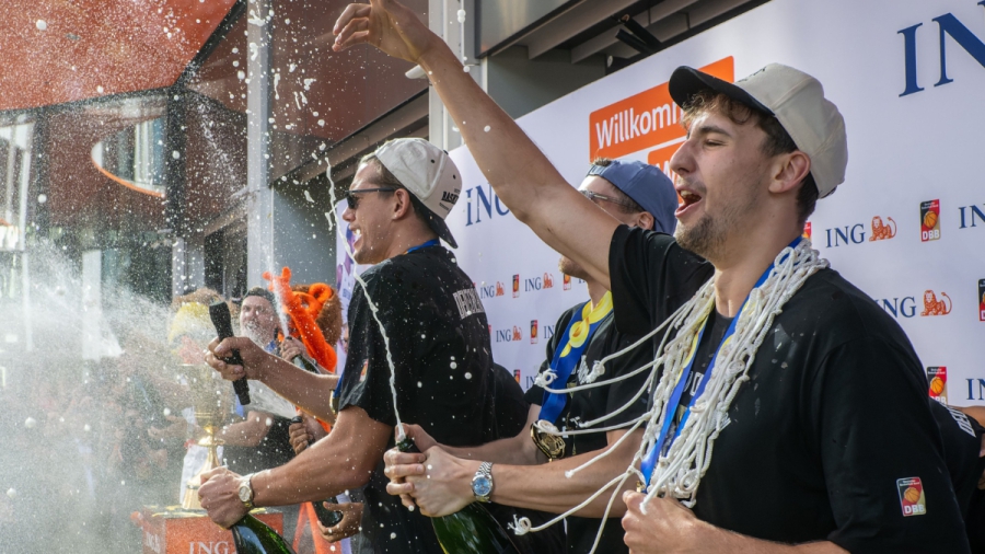 «Τρέλα» στους δρόμους της Γερμανίας για τους παγκόσμιους πρωταθλητές! (video)