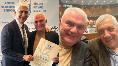 Ο Χρήστος Σωτηρακόπουλος βραβεύτηκε από τον ΠΣΑΤ, δια χειρός... Παναγιώτη Γιαννάκη, για την εκπομπή του στον BwinΣΠΟΡ FM!