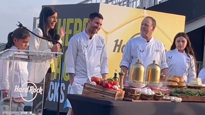 Ο… σεφ Μέσι έφτιαξε μπέργκερ σε παιδιά στο γήπεδο της Ίντερ Μαϊάμι! (video)