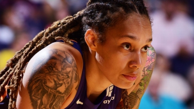 WNBA: Ξεκίνησε τις προπονήσεις η Γκράινερ μετά την αποφυλάκισή της