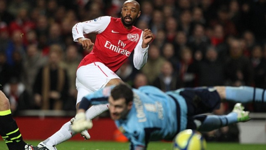 Ο Ανρί γυρνά, σκοράρει με πλασέ και αναδεικνύει γιατί θα είναι για πάντα ένας «θρύλος» της Άρσεναλ! (video)