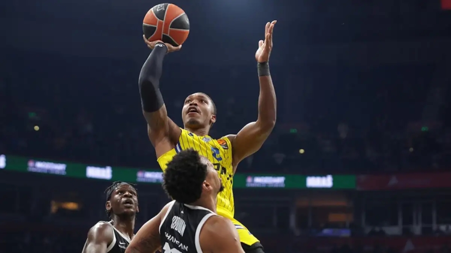 Το μπάσκετ αναζητά την Παρτίζαν: Η Μακάμπι ξέσπασε στο παρκέ, οι οπαδοί στην κερκίδα - Ώρα μηδέν στο Βελιγράδι!