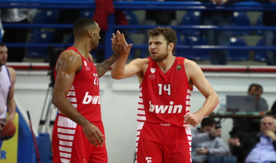 Βεζένκοφ: «Το θέμα μας είναι η άμυνα - Ο Ομπράντοβιτς ίσως ο κορυφαίος προπονητής στην Ευρώπη»