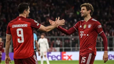 Όσο ο Λεβαντόφσκι 300αρίζει, ο Μίλερ συνεχίζει να «σερβίρει» αθόρυβα, πλησιάζοντας τον... Μέσι! (video)