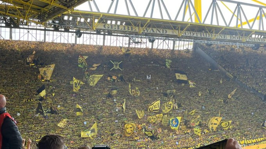 Ανατριχίλα: Ασταμάτητο τραγούδι από το «Κίτρινο Τείχος», παρά το χαμένο πρωτάθλημα της Ντόρτμουντ! (video)