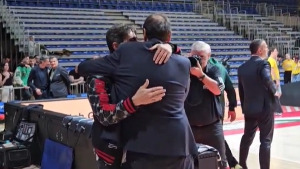 Ο Δημήτρης Γιαννακόπουλος στην «Χάλα Πιονίρ», αγκαλιάστηκε με τον Αταμάν! (video)