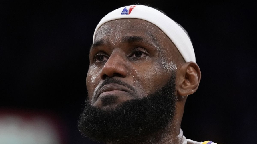 Λεμπρόν Τζέιμς: Τα δάκρυα του «Βασιλιά» για την αποθέωση του κόσμου (video)