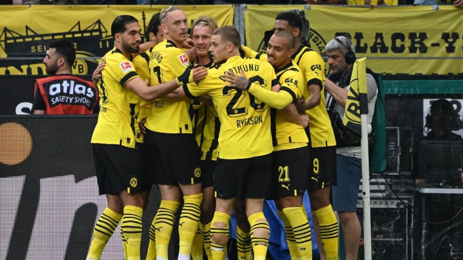 Ντόρτμουντ – Βόλφσμπουργκ 6-0: «Κιτρινόμαυρο πάρτι» με έξι γκολ και η μάχη του τίτλου σε τεντωμένο σχοινί