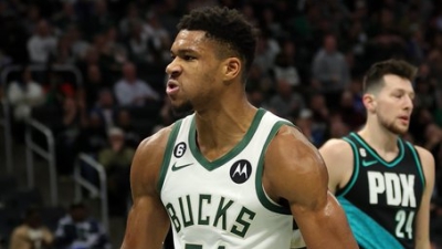 Στην κορυφή του Top-10 ο Giannis, με φοβερό κάρφωμα! (video)