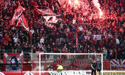 Η Θύρα 7 στην προπόνηση του Ολυμπιακού: «Σας πιστεύουμε όσο ποτέ, πάμε να πάρουμε το πρωτάθλημα»