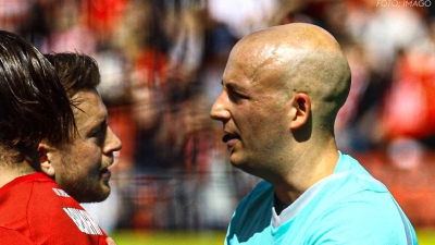 Διακοπή στο Τσβικάου – Έσεν: Μπύρα στον διαιτητή και… λήξη στο ημίχρονο! (video)