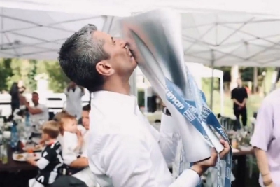 Σταματήστε ό,τι κάνετε: Ο Λουτσέσκου γίνεται viral χορεύοντας γνωστό τραγούδι αγκαλιά με το τρόπαιο! (video)