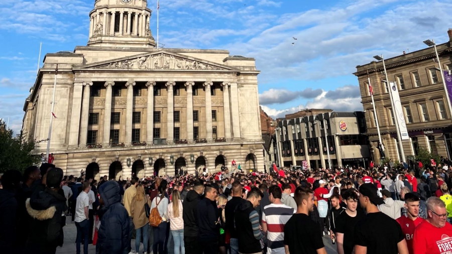 Οι οπαδοί της Φόρεστ έστησαν το δικό τους... πάρτι σε κεντρική πλατεία του Νότιγχαμ! (video)