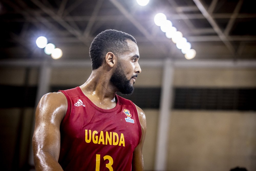 Ο Μπράντον Ντέιβις άφησε τη Μπαρτσελόνα για την Ουγκάντα, αλλά δε γεύτηκε τη νίκη