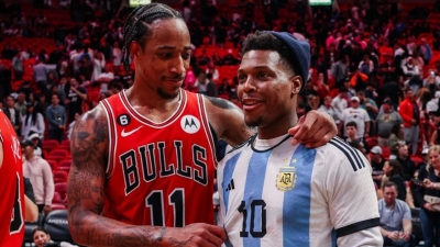 Με φανέλα του Μέσι στο ματς με τους Μπουλς ο Κάιλ Λόουρι! (video)