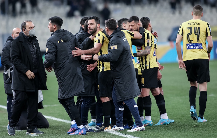 ΑΕΚ: Η κίνηση του Τζαβέλλα, το πρόβλημα που υπήρχε και ο μοναδικός τρόπος για να μην καταστραφεί και η επόμενη χρονιά (video)