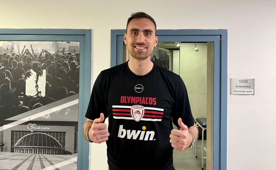 O Μιλουτίνοφ βρέθηκε στο πλάι του Ολυμπιακού και τιμήθηκε από την Παρτίζαν!