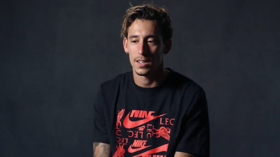 Τσιμίκας: «Ανατριχίλα όταν παίζω με την Εθνική ή με τη Λίβερπουλ»