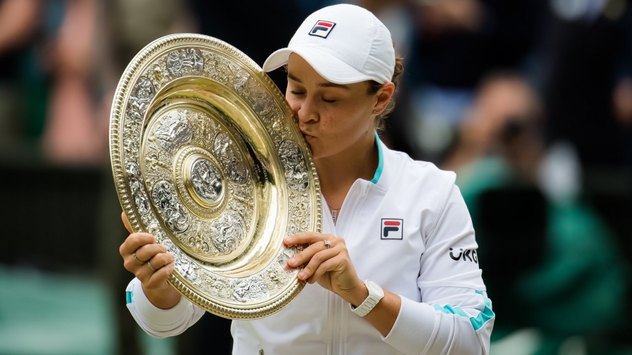 Η Μπάρτι στα χνάρια της Κόουλι: Η πρώτη Αυστραλή τενίστρια που κατακτά τον τίτλο του Wimbledon μετά από 50 χρόνια!