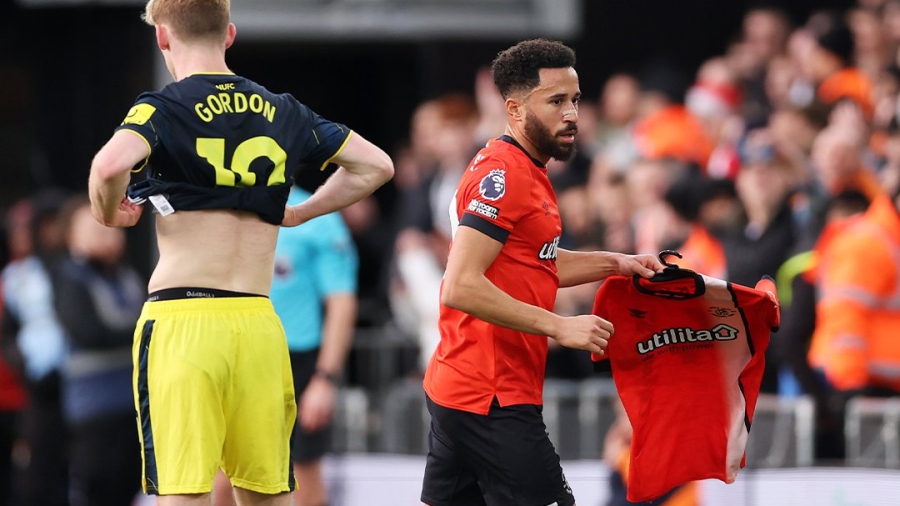 Η Λούτον είναι οικογένεια και το ποδόσφαιρο… υπέροχο: Η αφιέρωση του Τάουνσεντ στον Λόκιερ! (video)