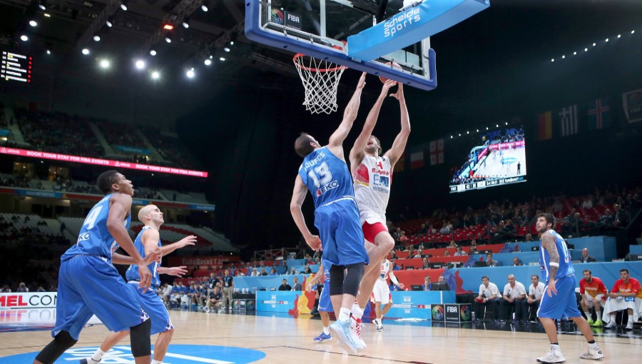 Το «μάθημα» του Γκασόλ στον Αντετοκούνμπο, σε μία από τις τελευταίες παραστάσεις του Σπανούλη με το εθνόσημο (video)