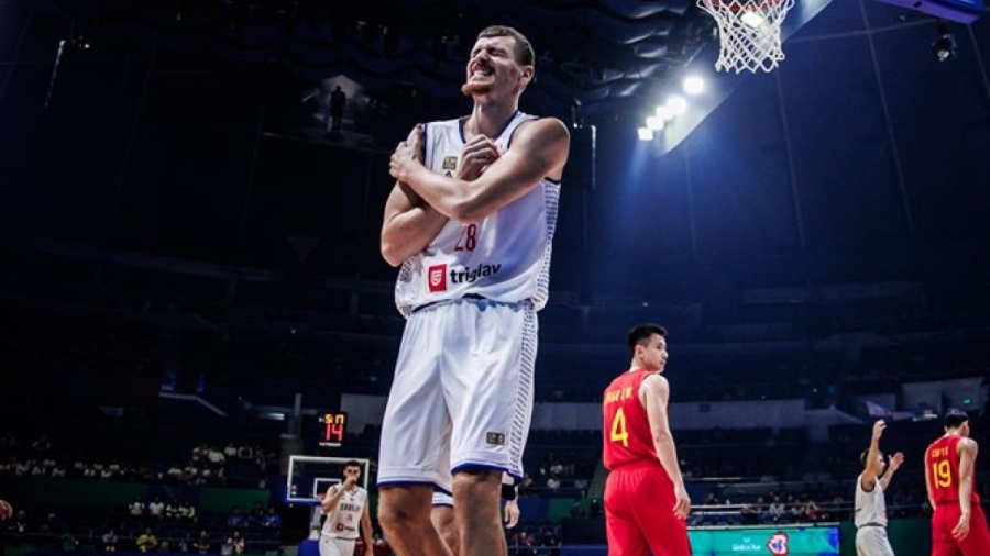 ΣΟΚ στην Σερβία: Ο άτυχος Σίμανιτς έχασε ένα νεφρό από τον τραυματισμό του! (video)