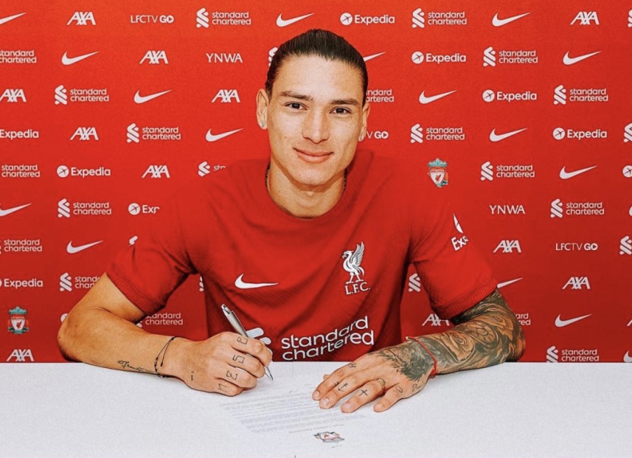 Νούνιες: «Είναι τιμή μου να βρίσκομαι εδώ, τεράστιος σύλλογος η Λίβερπουλ!»