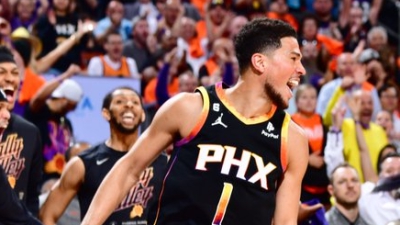 Ασταμάτητος ο Μπούκερ κόντρα στους Κλίπερς, «καθάρισε» τη σειρά για τους Σανς (video)