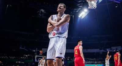 Η αγκωνιά του Ομότ που έστειλε τον Σίμανιτς στο… χειρουργείο! (video)