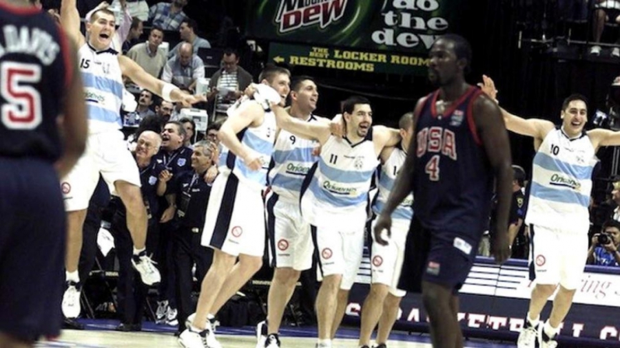 Το «χαστούκι» της παρέας των Τζινόμπιλι-Σκόλα, που έκανε ξανά... θνητή τη Dream Team των Αμερικανών! (video)