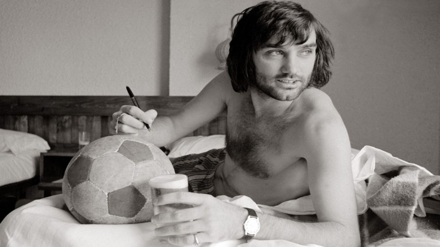 Τζορτζ Μπεστ: Ο σούπερ σταρ της Μάντσεστερ Γιουνάιτεντ που έζησε στη σκιά των παθών του!