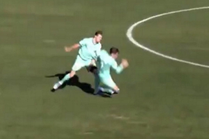 Απίστευτο κι όμως αληθινό: Ο Κούτσιας δέχθηκε επίθεση από... συμπαίκτη! (video)