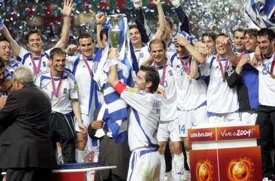 Οι πέντε κορυφαίες στιγμές του Θοδωρή Ζαγοράκη: Το «θαύμα» του 2004, ο εγχώριος τίτλος και ο πρώτος Έλληνας που πήρε το Λιγκ Καπ (video)