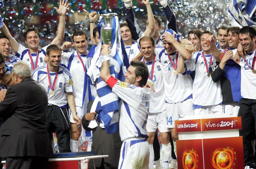 Οι πέντε κορυφαίες στιγμές του Θοδωρή Ζαγοράκη: Το «θαύμα» του 2004, ο εγχώριος τίτλος και ο πρώτος Έλληνας που πήρε το Λιγκ Καπ (video)