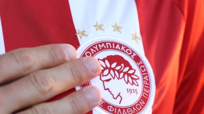 Ολυμπιακός: Παρουσιάζεται η φανέλα της νέας σεζόν (video)
