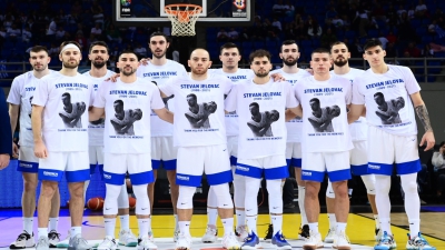 Ελλάδα - Σερβία: Φόρεσαν μπλουζάκια στη μνήμη του αδικοχαμένου Γέλοβατς οι διεθνείς!