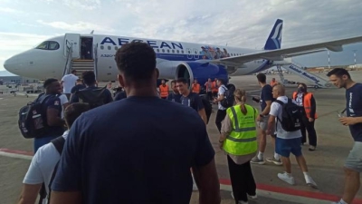 Εθνική ομάδα: «Πέταξε» με το… γαλανόλευκο αεροπλάνο της για το Βελιγράδι!