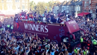 Πανζουρλισμός στο Λονδίνο, υποδοχή… ηρώων για την πρωταθλήτρια Ευρώπης Γουέστ Χαμ! (video)