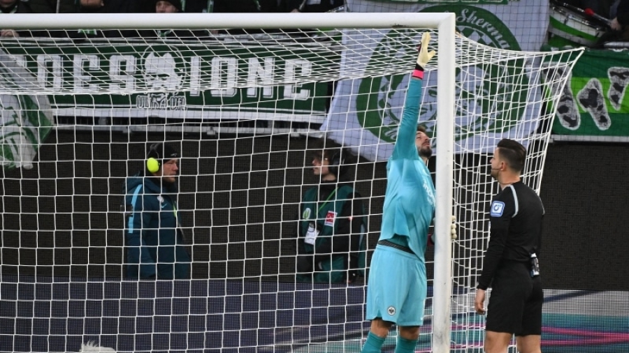 Διακοπή αλά... Ατρόμητος - ΑΕΚ στην Bundesliga, αλλά η «υπόθεση» λάθος δοκάρια, λύθηκε σε δευτερόλεπτα!