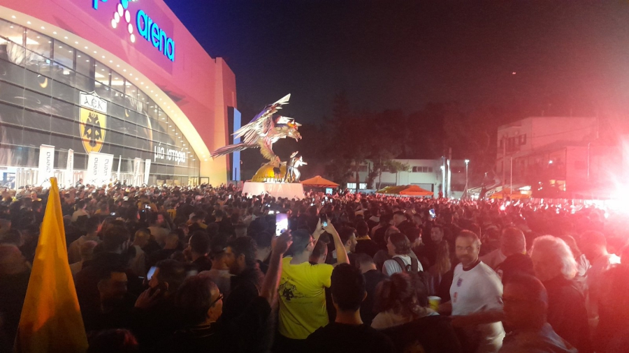 ΑΕΚ: Το «κιτρινόμαυρο» πάρτι έξω από την OPAP Arena (video)