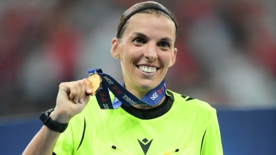 Στεφανί Φραπάρ: Η πρώτη γυναίκα που θα «σφυρίξει» τελικό του Κυπέλλου Γαλλίας!