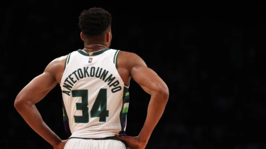 Giannis: Η φανέλα του Greak Freak φιγουράρει στην 3η θέση των πωλήσεων πίσω από Κάρι και Λεμπρόν!