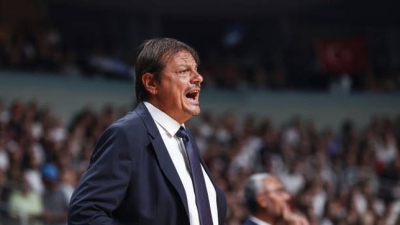 Αταμάν: «Η FIBA να δει τα λάθη των διαιτητών στο ματς με τη Σερβία»