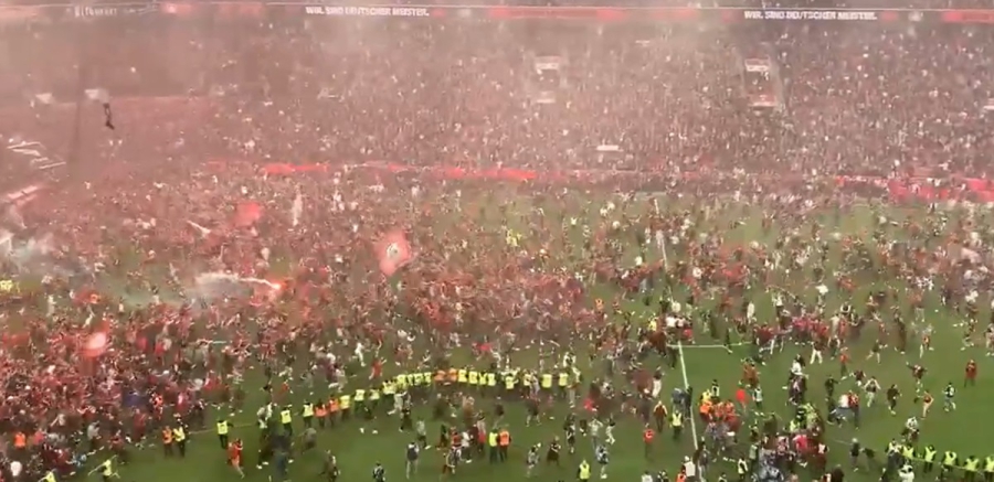 «Είναι αλήθεια, είναι πρωταθλητές»: Η στιγμή που η Μπάγερ Λεβερκούζεν κατέκτησε την Bundesliga! (video)