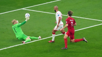 Κάσπερ Σμάιχελ: Χάρισε τα γάντια του στο κοινό! (video)