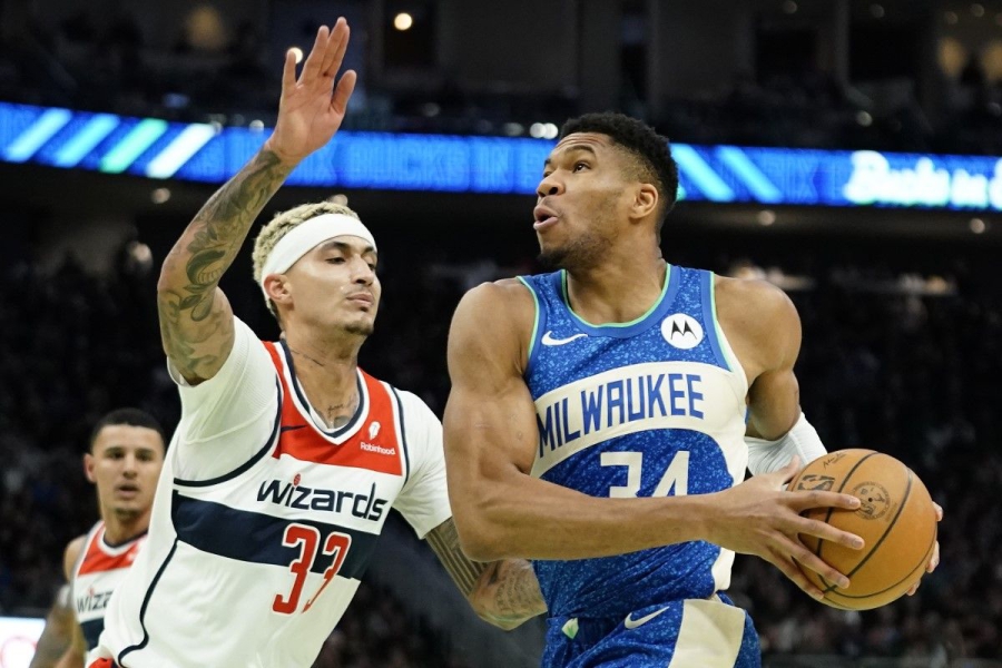 Ιστορική «ραψωδία» από τους Λόπεζ, Αντετοκούνμπο και Λίλαρντ για να… χαμογελάσουν οι Μπακς! (video)