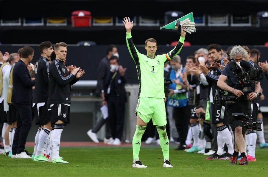 Euro 2020: Ο Νόιερ «απειλεί» Κασίγιας-Μπουφόν (video)