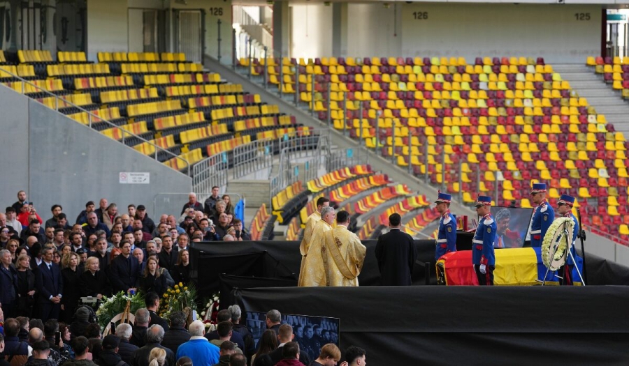«Θα σε αγαπάμε για πάντα!»: Η Ρουμανία αποχαιρέτησε τον ποδοσφαιρικό «πατέρα» της - Αντίο με συνθήματα, σήμερα η κηδεία! (video)