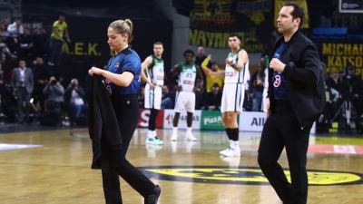 Προσωρινή διακοπή στο ΑΕΚ – Παναθηναϊκός, λόγω υβριστικών συνθημάτων κατά της Τσαρούχα