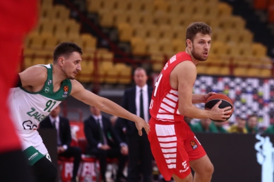 Ολυμπιακός - Ζαλγκίρις Κάουνας 90-80: Ασταμάτητος Βεζένκοφ έκανε... θόρυβο στο άδειο ΣΕΦ (video)